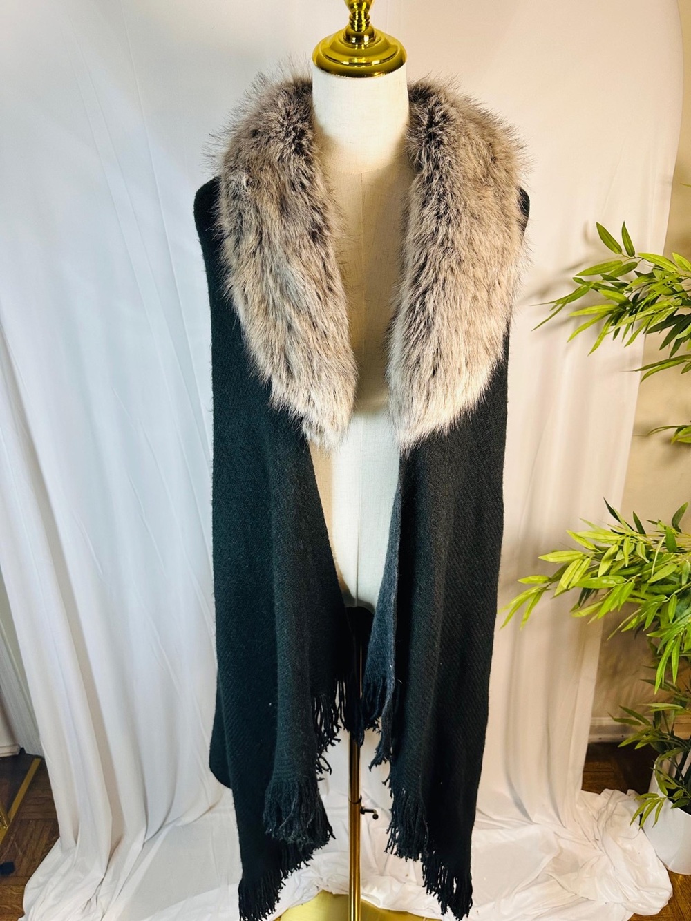 Lauren Ralph Lauren Black Cape Wrap w/ Faux Fur Collar | One Size